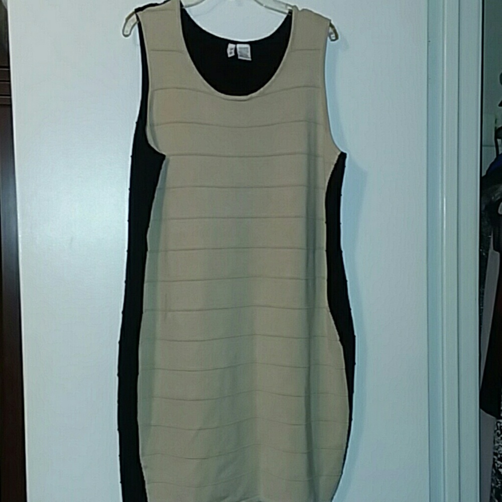 Form fitting sleeveless dress
